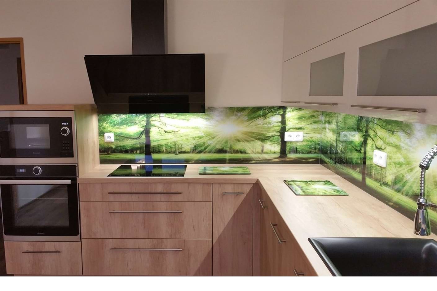 Obklad kuchyňská linka - grafické sklo les